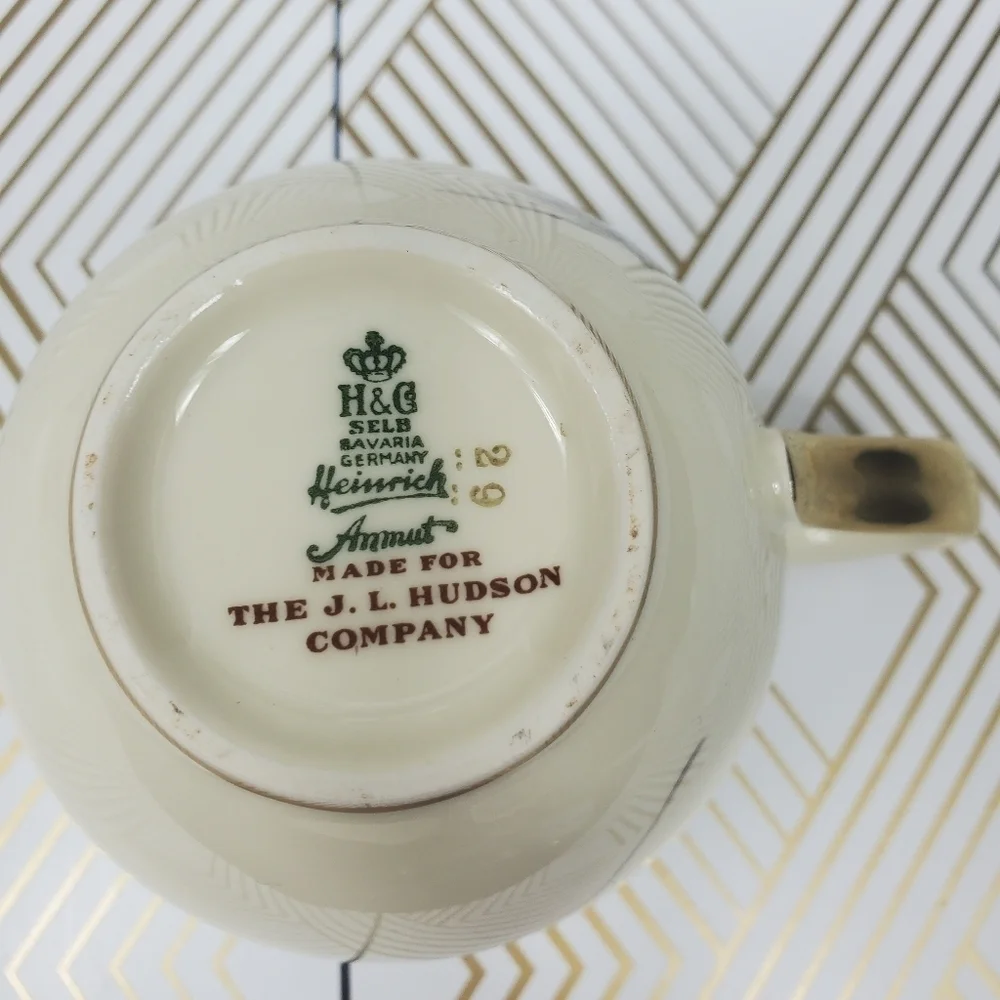 9 Pieces Heinrich Anmut Selb‎ Bavaria Germany Ivory Body Supreme Gold Tea Set.